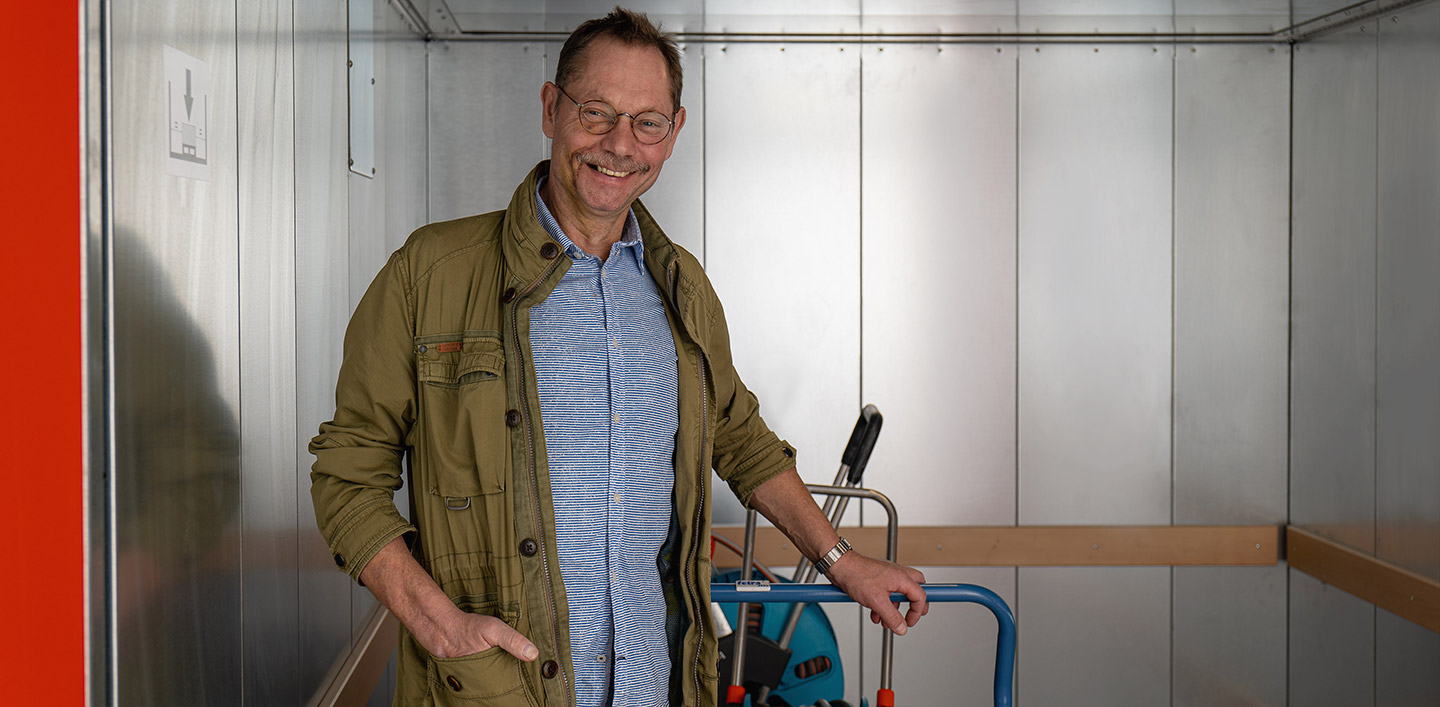 Glücklicher XXLAGER Selfstorage-Kunde