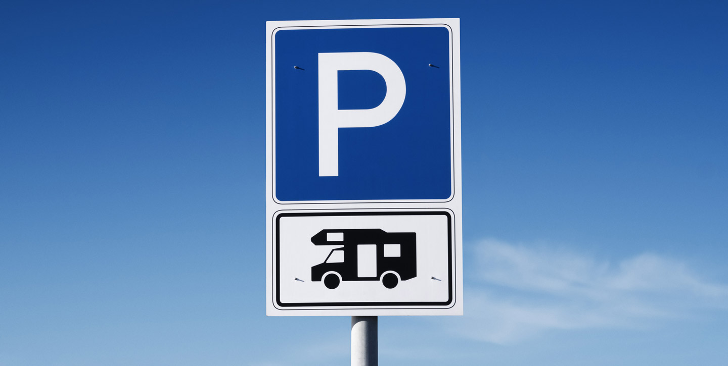 Parkplatz-Schild für Wohnmobile