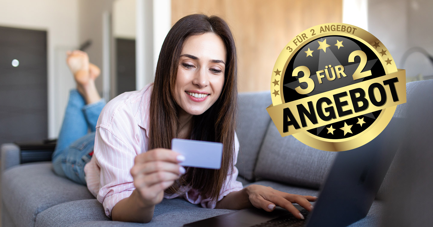 Frau freut sich über Rabattaktion